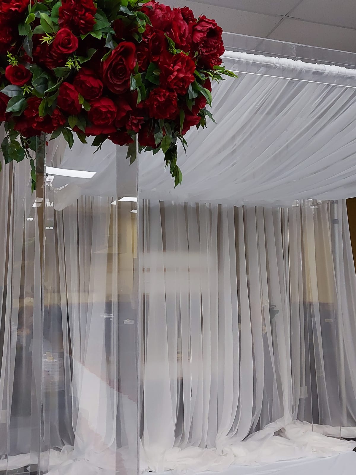 Acrylic_chuppah_with_red_florals.JPG