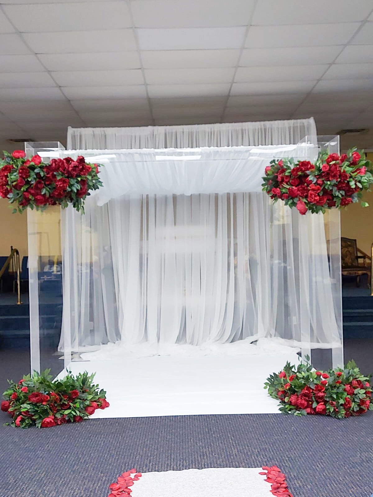 acrylic_chuppah_with_red_florals_3.JPG